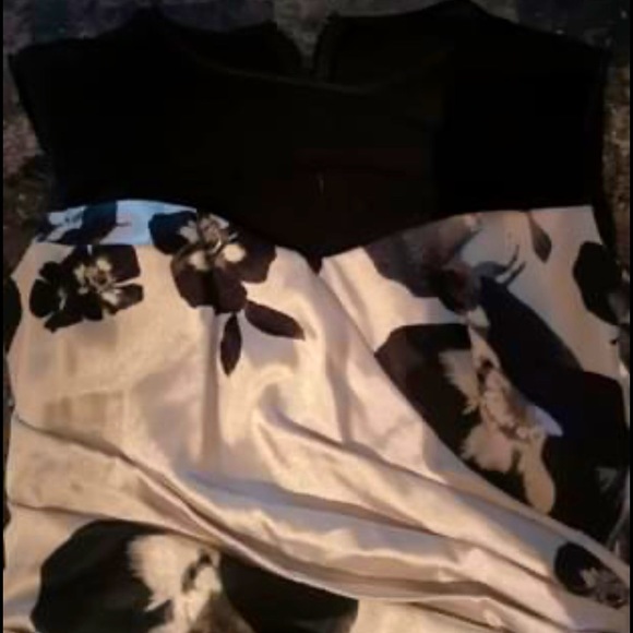 Le Chateau beautiful satin dress. - Picture 2 of 2